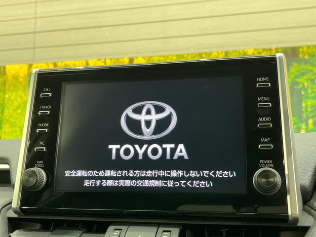 【純正ナビ】人気の純正ナビを装備しております。ナビの使いやすさはもちろん、オーディオ機能も充実!キャンプや旅行はもちろん、通勤や買い物など普段のドライブも楽しくなるはず♪