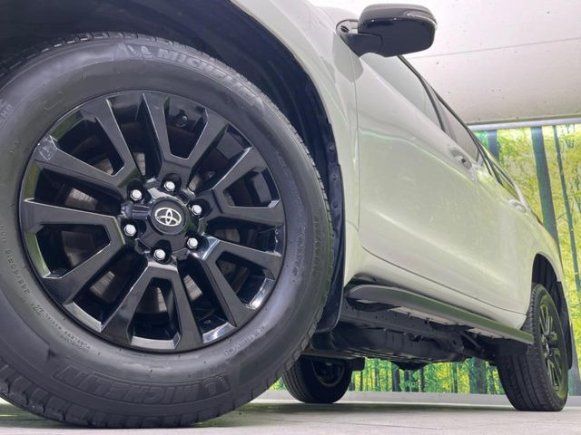 �y����18�C���`�A���~�z�C�[���z�O�ςɃ}�b�`���������A���~�z�C�[���𑕒����Ă���܂��B�e��ЊO�A���~�z�C�[����A�X�^�b�h���X�^�C�����戵�����Ă���܂��B���񂲑��k����������