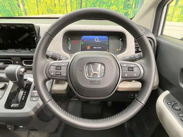 【ステアリングスイッチ】運転中、前方から目線をそらすことなく、オーディオ等の操作が可能な便利機能!安心&快適なドライブを演出してくれます♪
