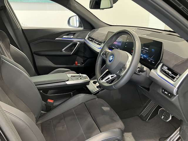 iX2xドライブ30 Mスポーツ 4WD