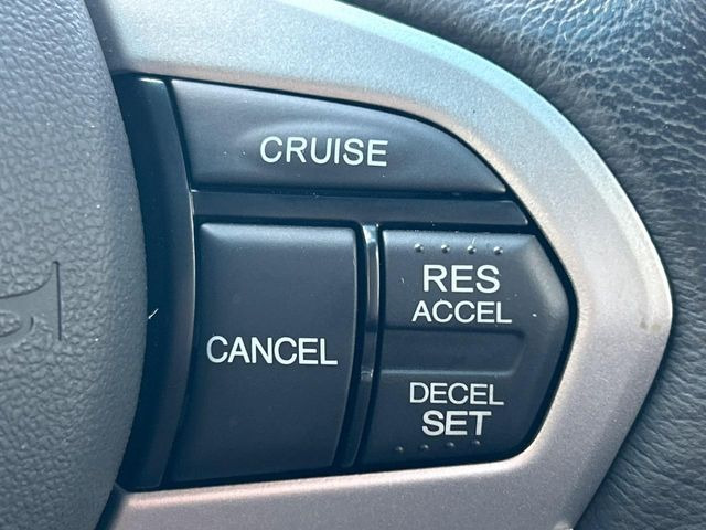 【クルーズコントロール】高速道路もラクラク走行。アクセルを離しても一定速度で走行ができ、長距離運転時の負担を軽減!加速・減速も簡単なスイッチ操作で調整できます。