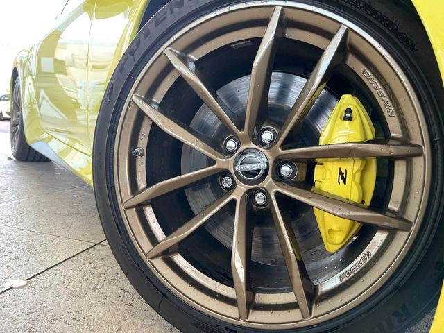 【純正19インチアルミホイール】外観にマッチした純正アルミホイールを装着しております。各種社外アルミホイールや、スタッドレスタイヤも取扱いしております。是非ご相談ください♪