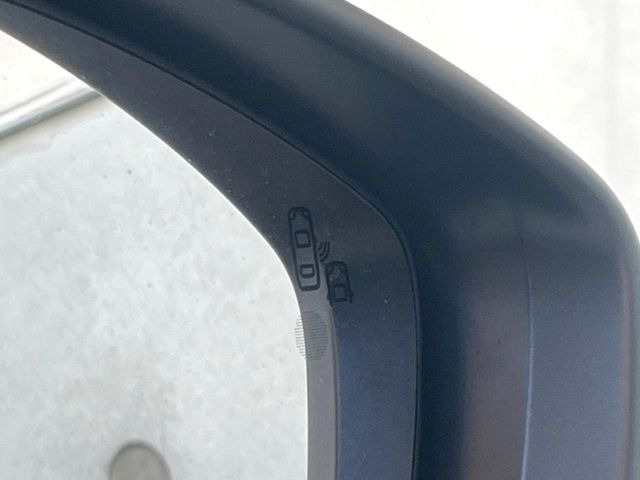 ���u���C���h�A�V�X�g�Z���T�[:���p����̎Ԃ����m���A�h���C�o�[���Ԑ��ύX���s���ۂɁA�x�����Ƌ��ɒ��ӂ𑣂��Ă������S�x���@�\�ł�!