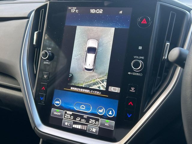 �y�}���`�e���C�����j�^�[�z�Ԃ̃t�����g��T�C�h�̃J�����摜�𓯎��Ƀ��j�^�[�\�����邱�ƂŁA���H�⋷�����𑖍s���ł����͂̏󋵊m�F���ł����S!�{�iSUV�ɂ��ꂵ�������ł���