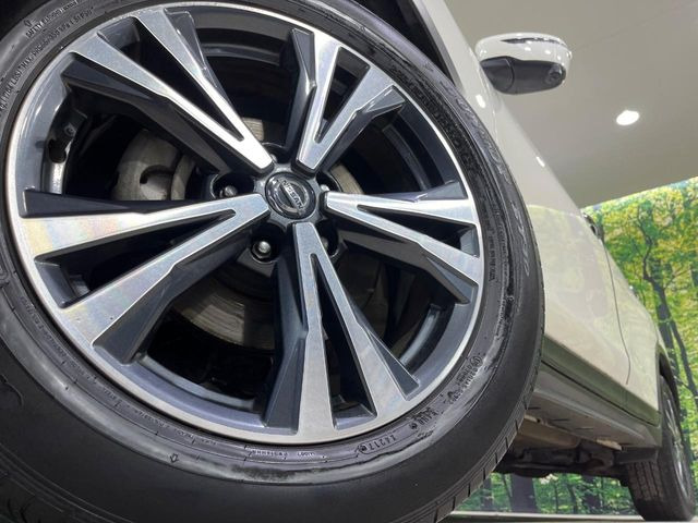 �y����18�C���`�A���~�z�C�[���z�O�ςɃ}�b�`���������A���~�z�C�[���𑕒����Ă���܂��B�e��ЊO�A���~�z�C�[����A�X�^�b�h���X�^�C�����戵�����Ă���܂��B���񂲑��k����������