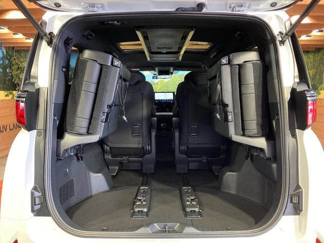 ���i�̂���������ʋ΁A���}���ɏ\���ȉ׎��X�y�[�X���m�ۂ��Ă���܂��B�Z�J���h�V�[�g��|���ƁA�傫�ȉו��̐ύڂ��\�ł���