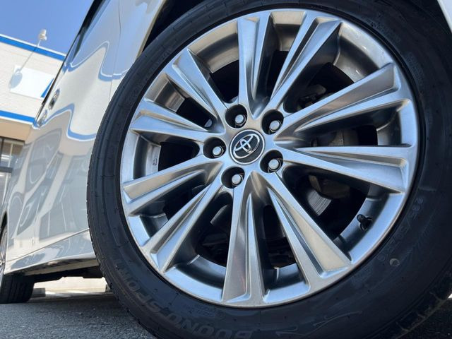 �y����18�C���`�A���~�z�C�[���z�O�ςɃ}�b�`���������A���~�z�C�[���𑕒����Ă���܂��B�e��ЊO�A���~�z�C�[����A�X�^�b�h���X�^�C�����戵�����Ă���܂��B���񂲑��k����������