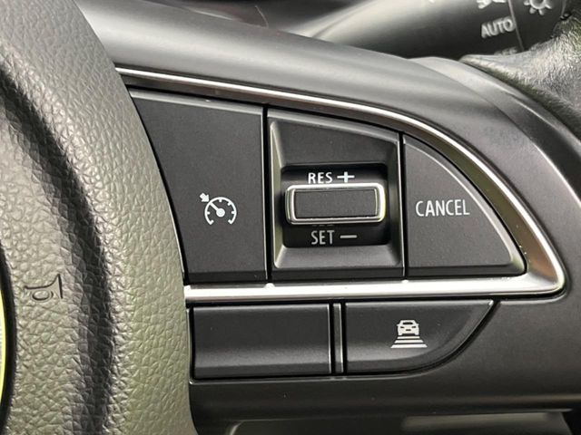 【アダプティブクルーズコントロール】高速道路での長距離走行が楽に!!自動で速度を保つクルーズコントロールが、衝突軽減システムと連携し、前方の車両を感知して車間を保つように速度調節してくれます!!