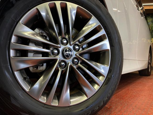 �y����18�C���`�A���~�z�C�[���z�O�ςɃ}�b�`���������A���~�z�C�[���𑕒����Ă���܂��B�e��ЊO�A���~�z�C�[����A�X�^�b�h���X�^�C�����戵�����Ă���܂��B���񂲑��k����������