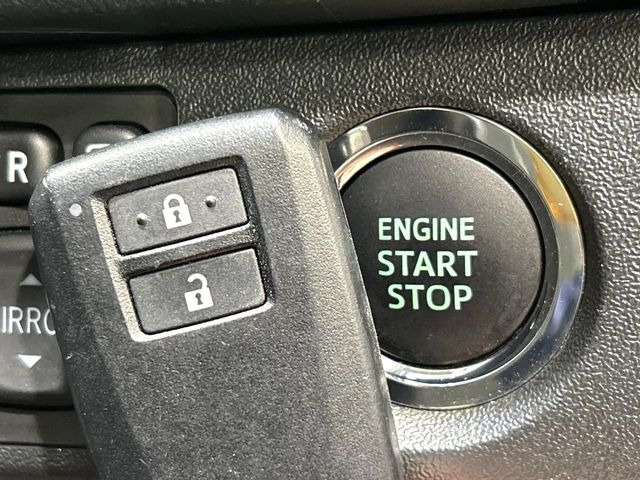 �y�X�}�[�g�L�[�z�J�o����|�P�b�g�ɓ��ꂽ�܂܂ł��h�A�̎{���E�������\�ȃX�}�[�g�L�[�𑕔��B�G���W���̃I���E�I�t�����J�M�����o���K�v����������Ƃ��Ă��֗��ł���