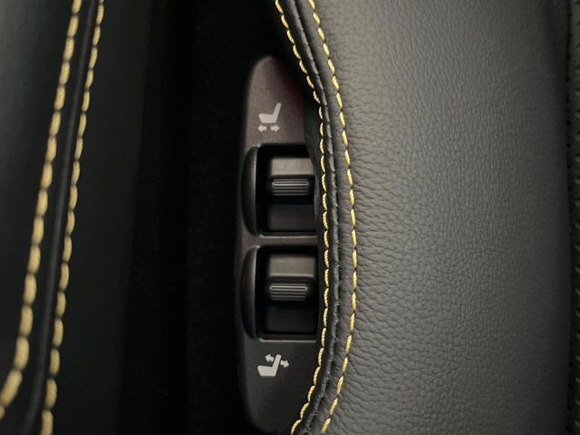 【パワーシート】スイッチ一つで簡単にシートの微調整が可能!電動だから力もいりません!快適なシートポジションにセットして、快適なドライブをお楽しみください。