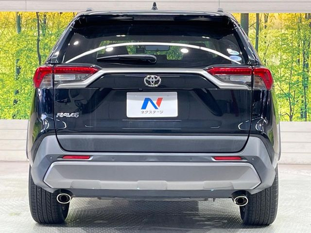 安心の最長10年・走行無制限保証(有償)をご用意。保証内容も充実はもちろん、無料点検&オイル交換や、年中無休の全国・24時間ロードサービスも付帯されておりますのでご安心下さい。