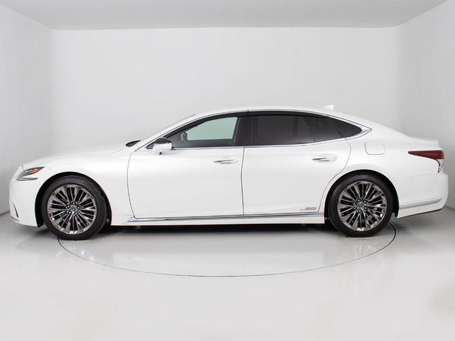 ノイズリダクション機構付きオプションスパッタリング20インチ装着!アルミホイールの変更も可能です!お客様のお好みの1台を作成可能となります!※詳細はスタッフまでお尋ねください。