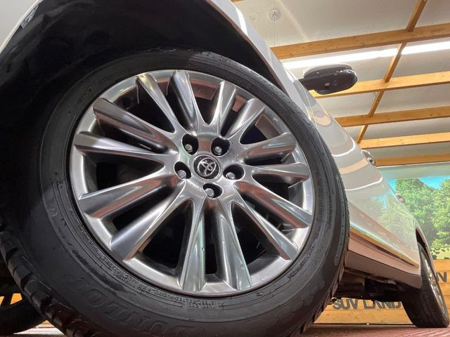 �y����18�C���`�A���~�z�C�[���z�O�ςɃ}�b�`���������A���~�z�C�[���𑕒����Ă���܂��B�e��ЊO�A���~�z�C�[����A�X�^�b�h���X�^�C�����戵�����Ă���܂��B���񂲑��k����������