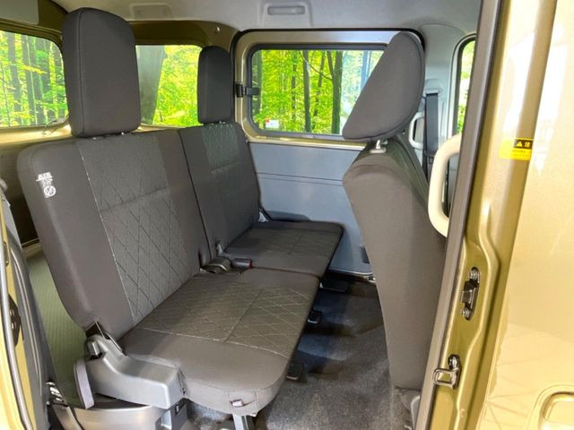 高品質なオリジナルフロアマットもオプションにてご用意しております。お好きなデザインやカラーをお車に合わせて選んでいただくことができます♪