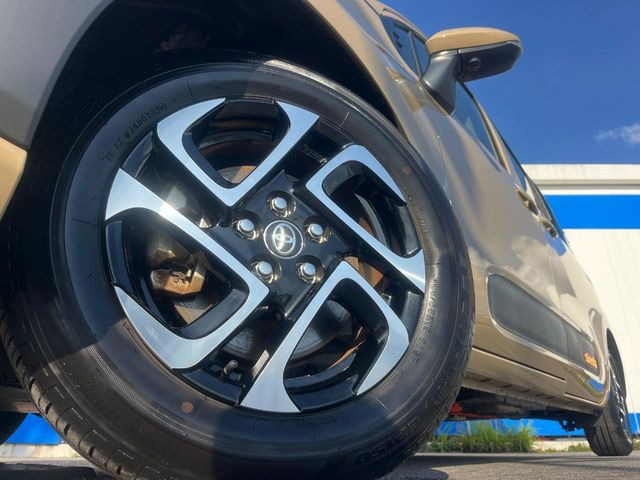 �y����15�C���`�A���~�z�C�[���z�O�ςɃ}�b�`���������A���~�z�C�[���𑕒����Ă���܂��B�e��ЊO�A���~�z�C�[����A�X�^�b�h���X�^�C�����戵�����Ă���܂��B���񂲑��k����������