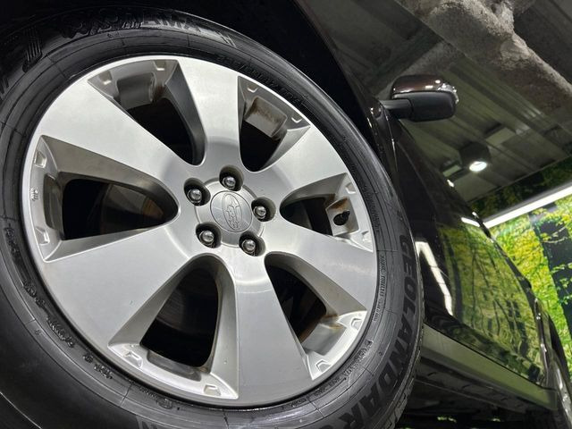 【純正18インチアルミホイール】外観にマッチした純正アルミホイールを装着しております。各種社外アルミホイールや、スタッドレスタイヤも取扱いしております。是非ご相談ください♪