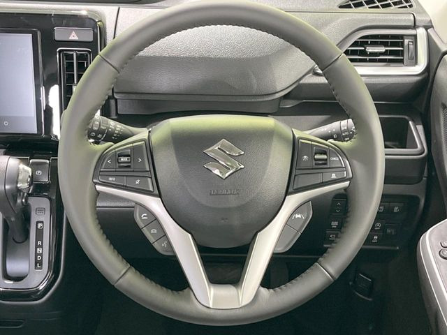 【純正革巻きステアリング】上質な革を使用することで、手にしっかり馴染みとても運転しやすいハンドルです♪