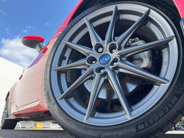 �y����18�C���`�A���~�z�C�[���z�O�ςɃ}�b�`���������A���~�z�C�[���𑕒����Ă���܂��B�e��ЊO�A���~�z�C�[����A�X�^�b�h���X�^�C�����戵�����Ă���܂��B���񂲑��k����������