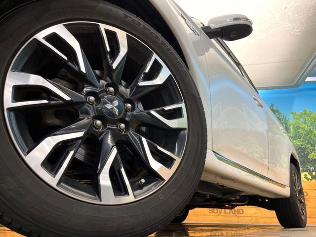 �y����18�C���`�A���~�z�C�[���z�O�ςɃ}�b�`���������A���~�z�C�[���𑕒����Ă���܂��B�e��ЊO�A���~�z�C�[����A�X�^�b�h���X�^�C�����戵�����Ă���܂��B���񂲑��k������