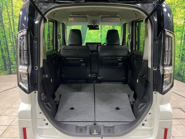 ���i�̂���������ʋ΁A���}���ɏ\���ȉ׎��X�y�[�X���m�ۂ��Ă���܂��B�Z�J���h�V�[�g��|���ƁA�傫�ȉו��̐ύڂ��\�ł���