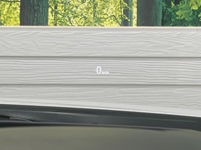 �y�J���[�w�b�h�A�b�v�f�B�X�v���C�z���݂̑��x�⑖�s�����f�W�^���\���ŉ^�]�ȑO���̃K���X�ɓ��e!�J���[�t���Ŏ��F���������A�^�]���ڐ������炳���K�v�ȏ����m�F�ł���̂łƂ��Ă��֗��ň��S!