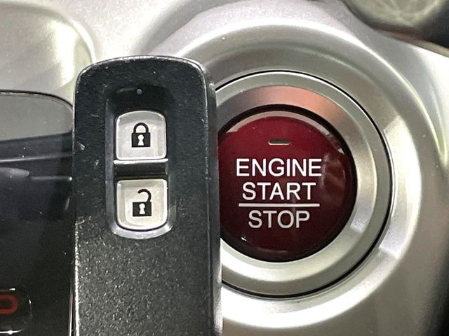 �yHonda�X�}�[�g�L�[�z�J�o����|�P�b�g�ɓ��ꂽ�܂܂ł��h�A�̎{���E�������\�ȃX�}�[�g�L�[�𑕔��B�G���W���̃I���E�I�t�����J�M�����o���K�v����������Ƃ��Ă��֗��ł���