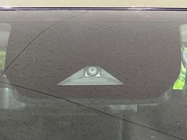 �y�C���e���W�F���g�G�}�[�W�F���V�[�u���[�L�z�t�����g�J�����őO���̎ԗ�����s�҂����m�B�Փ˂������Ȏ��͏Փ˔�Q�y���u���[�L���쓮�A�Փˉ�����T�|�[�g�B�����S�Ƀh���C�u�����y���݂��������܂��B