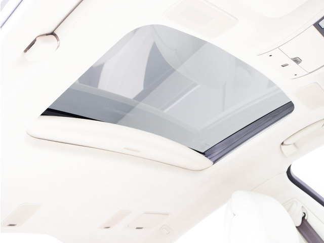 お探しの方必見の人気オプションサンルーフ!