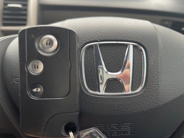 �yHonda�X�}�[�g�L�[�z�J�o����|�P�b�g�ɓ��ꂽ�܂܂ł��h�A�̎{���E�������\�ȃX�}�[�g�L�[�𑕔��B�G���W���̃I���E�I�t�����J�M�����o���K�v����������Ƃ��Ă��֗��ł���