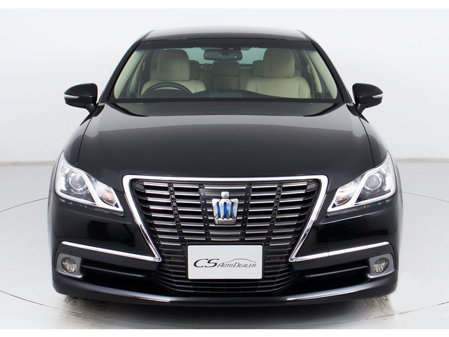 禁煙車です!室内は嫌なニオイも無く、すごく綺麗な状態です!禁煙車・・特にセダンタイプのお車では少ないですよね!!タバコのニオイが苦手なお客様必見です!快適にご乗車頂けます!!