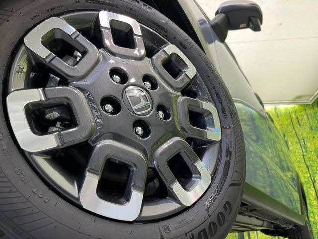 �y����15�C���`�A���~�z�C�[���z�O�ςɃ}�b�`���������A���~�z�C�[���𑕒����Ă���܂��B�e��ЊO�A���~�z�C�[����A�X�^�b�h���X�^�C�����戵�����Ă���܂��B���񂲑��k����������