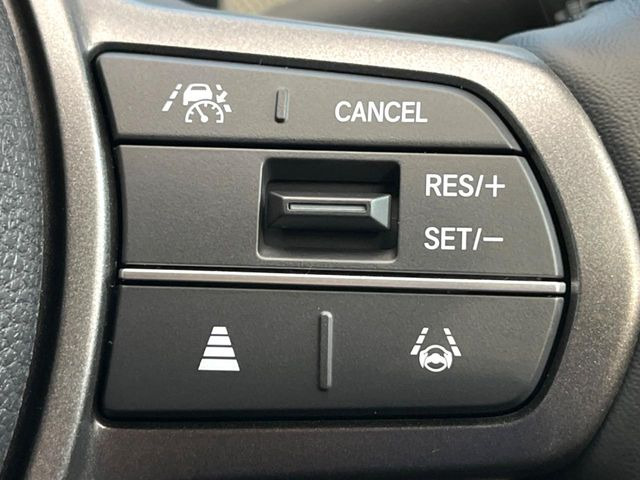 【アダプティブクルーズコントロール】高速道路での長距離走行が楽に!!自動で速度を保つクルーズコントロールが、衝突軽減システムと連携し、前方の車両を感知して車間を保つように速度調節してくれます!!