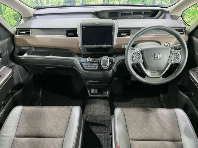 フリード1.5 ハイブリッド クロスター ブラックスタイル