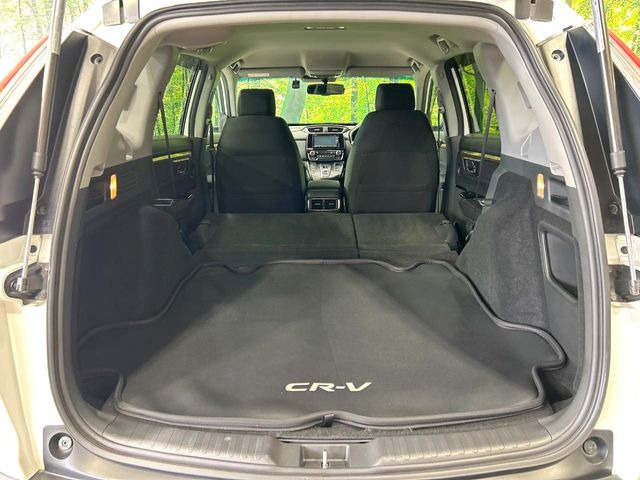 後席を格納すると、これだけの広さが!シーンに合わせたシートアレンジで、大きな荷物も積むことが出来ます♪