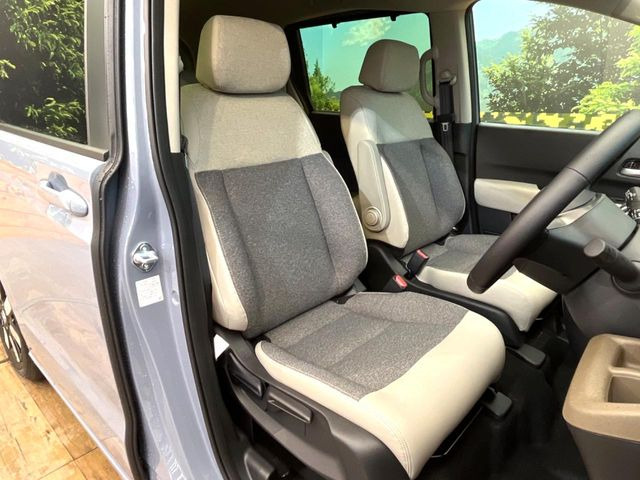 運転席シート廻りは使用感も少なく、良好な状態となっています。丁寧に使われていたことがよくわかりますね。