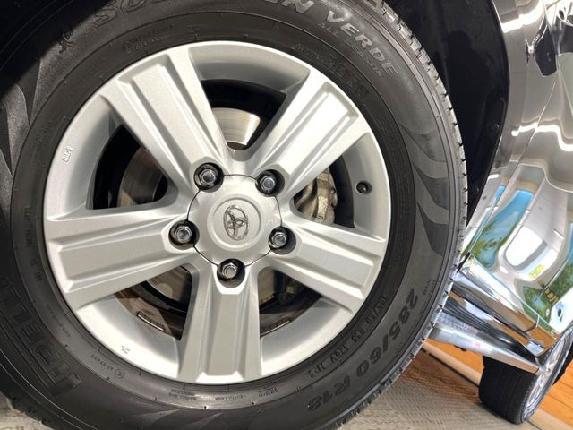 �y����18�C���`�A���~�z�C�[���z�O�ςɃ}�b�`���������A���~�z�C�[���𑕒����Ă���܂��B�e��ЊO�A���~�z�C�[����A�X�^�b�h���X�^�C�����戵�����Ă���܂��B���񂲑��k����������