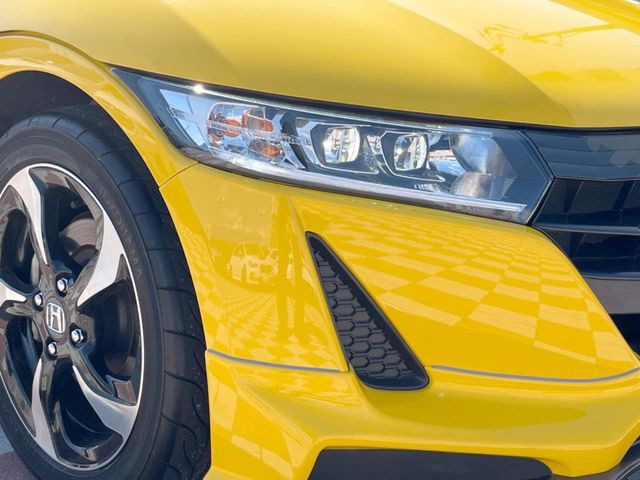 �yLED�w�b�h���C�g�z���V����ԑ��s�����ǍD�Ȏ��E���m�ۂ����S���ĉ^�]�ł��鍂�P�xLED�w�b�h���C�g�𑕔�!�_�����x�������A����d�͂��}�����Ă��܂��B