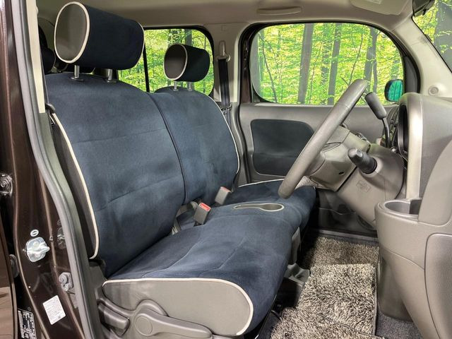 運転席シート廻りは使用感も少なく、良好な状態となっています。丁寧に使われていたことがよくわかりますね。