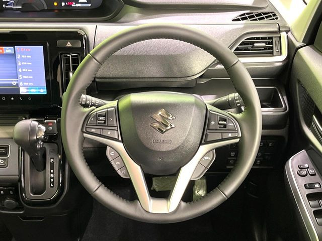 【ステアリングスイッチ】運転中、前方から目線をそらすことなく、オーディオ等の操作が可能な便利機能!安心&快適なドライブを演出してくれます♪