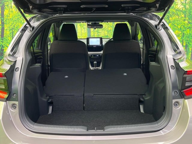 ���i�̂���������ʋ΁A���}���ɏ\���ȉ׎��X�y�[�X���m�ۂ��Ă���܂��B�Z�J���h�V�[�g��|���ƁA�傫�ȉו��̐ύڂ��\�ł���