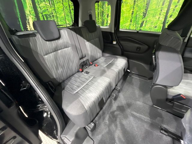 高品質なオリジナルフロアマットもオプションにてご用意しております。お好きなデザインやカラーをお車に合わせて選んでいただくことができます♪