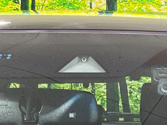 �y�z���_�Z���V���O�z���s���ɑO���̎ԗ�����F�����A�Փ˂������Ȏ��͌x��ƃu���[�L�ŏՓˉ���Ɣ�Q�y�����A�V�X�g�B�����S�Ƀh���C�u�����y���݂��������܂��B