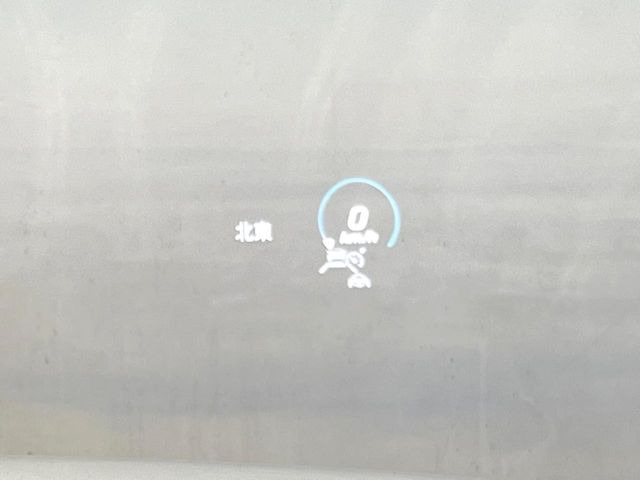 ���w�b�h�A�b�v�f�B�X�v���C:���݂̑��x�⑖�s�����f�W�^���\���ŉ^�]�ȑO���̃K���X�ɓ��e!�^�]���A���������炳���K�v�ȏ����m�F�ł���̂łƂ��Ă��֗��ň��S!