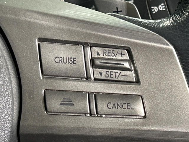 【クルーズコントロール】高速道路もラクラク走行。アクセルを離しても一定速度で走行ができ、長距離運転時の負担を軽減!加速・減速も簡単なスイッチ操作で調整できます。