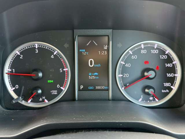 気になるお車がありましたら右の電話番号から直接お店にお問い合わせください。支払方法から車両情報、状態までなんでもご説明させて頂きます。スタッフ一同ご連絡お待ちしております。