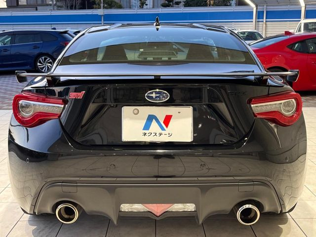 安心の最長10年・走行無制限保証(有償)をご用意。保証内容も充実はもちろん、無料点検&オイル交換や、年中無休の全国・24時間ロードサービスも付帯されておりますのでご安心下さい。