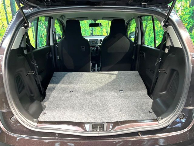 ���i�̂���������ʋ΁A���}���ɏ\���ȉ׎��X�y�[�X���m�ۂ��Ă���܂��B�Z�J���h�V�[�g��|���ƁA�傫�ȉו��̐ύڂ��\�ł���