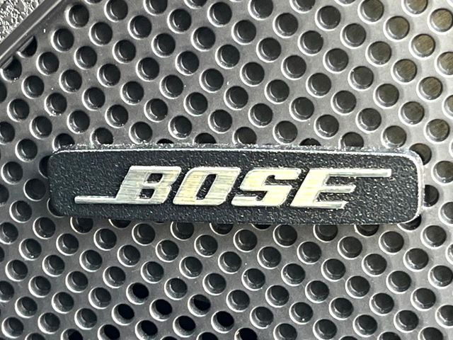 �yBOSE�T�E���h�V�X�e���z���i�ʃT�E���h�V�X�e���𓋍ځB��p�̃`���[�j���O���{���ꂽ�召�l�X�ȃX�s�[�J�[����ǎ��ȃT�E���h���t�ł��A�Տꊴ���ӂ�鉹����Ԃ����o���܂��B