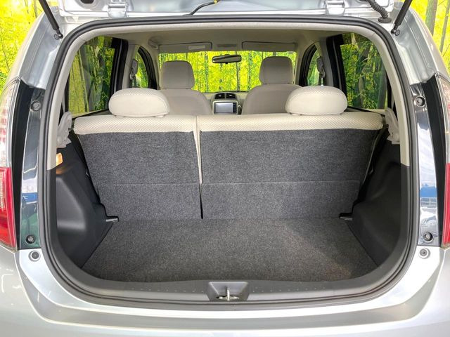 普段のお買い物や通勤、送迎等に十分な荷室スペースを確保しております。セカンドシートを倒すと、大きな荷物の積載も可能です♪